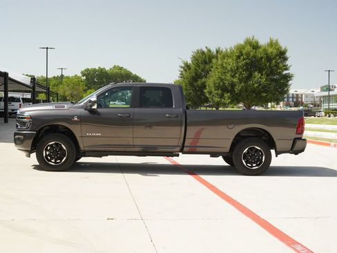 Used 2025 RAM 2500 Laramie AWD/4WD image 2