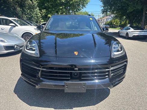 Certified 2023 Porsche Cayenne AWD/4WD image 3