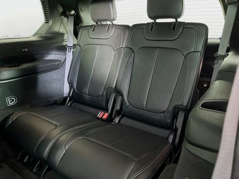 Used 2021 Jeep Grand Cherokee L Overland w/ Luxury Tech Group IV AWD/4WD image 34