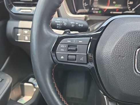 Used 2025 Honda Pilot TrailSport image 17