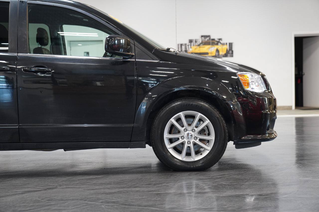 Used 2019 Dodge Grand Caravan SXT FWD image 12