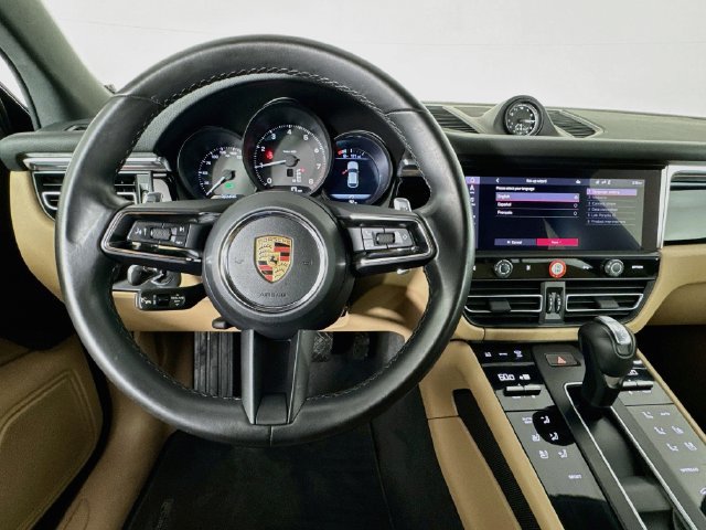 Used 2023 Porsche Macan AWD/4WD image 8