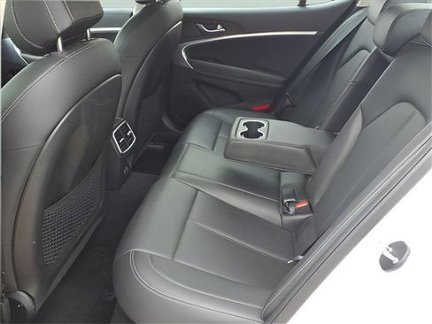 Used 2025 Genesis G70 2.5T image 18