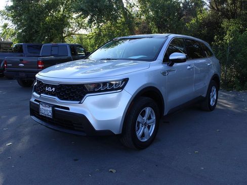 Used 2022 Kia Sorento LX AWD/4WD image 3
