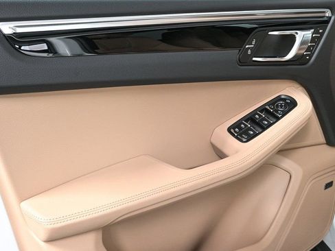 Certified 2026 Porsche Macan image 6