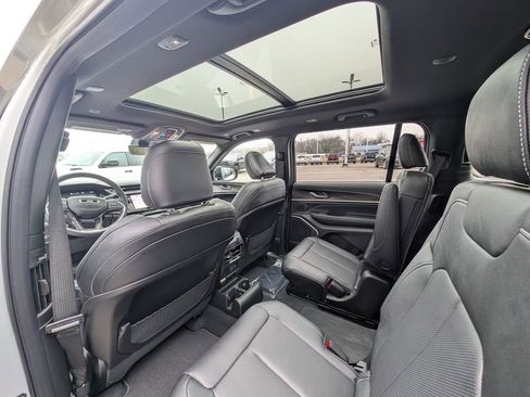 New 2026 Jeep Grand Cherokee L Limited AWD/4WD image 16