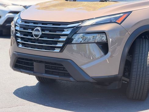 Used 2025 Nissan Rogue SV FWD image 10