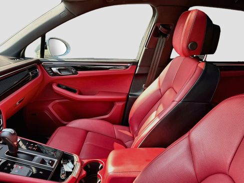 Certified 2024 Porsche Macan S AWD/4WD image 26