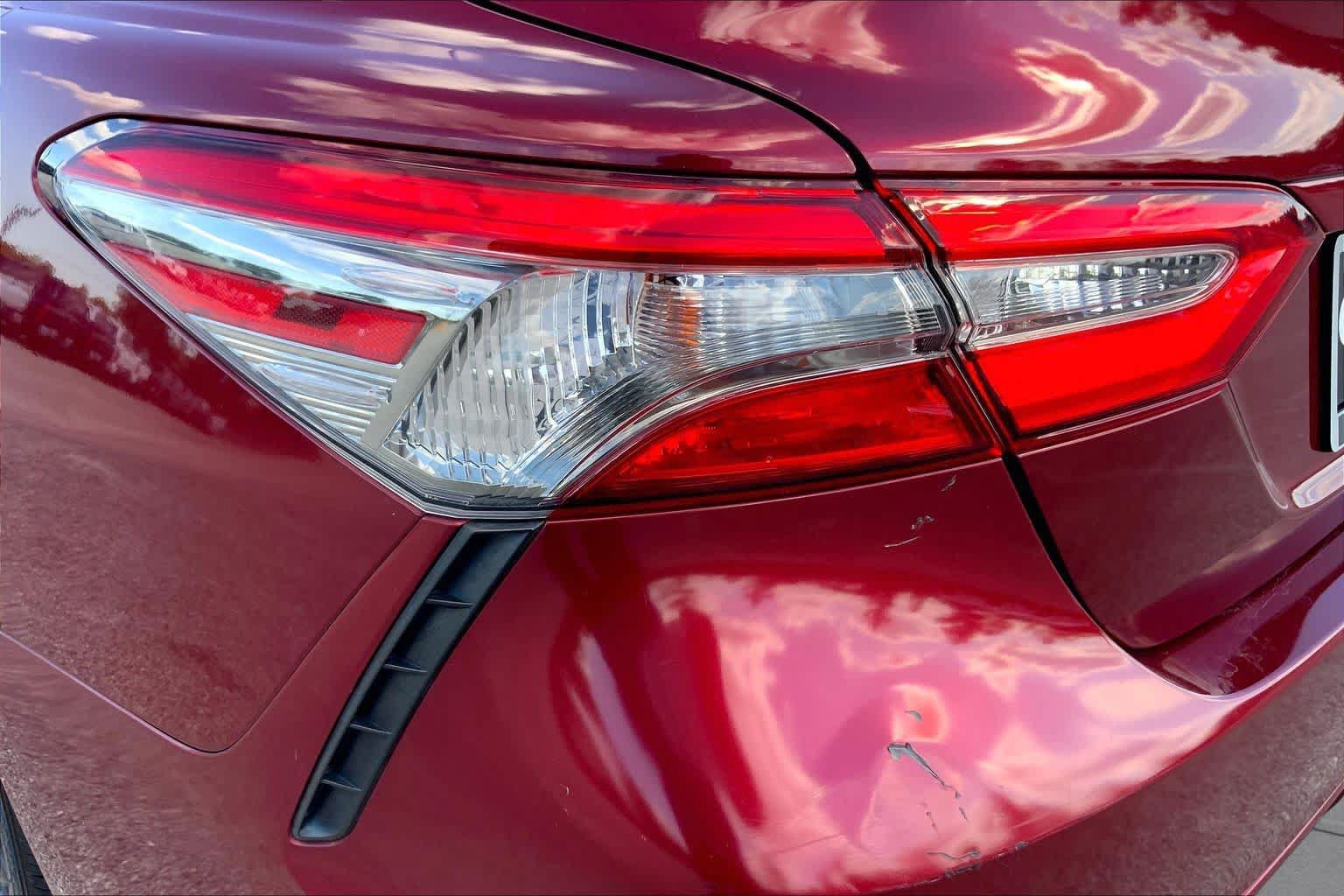 Used 2018 Toyota Camry SE w/ Moonroof Package FWD image 28