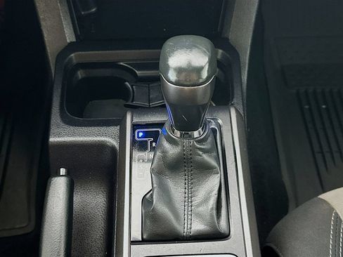 Used 2022 Toyota Tacoma TRD Sport AWD/4WD image 16