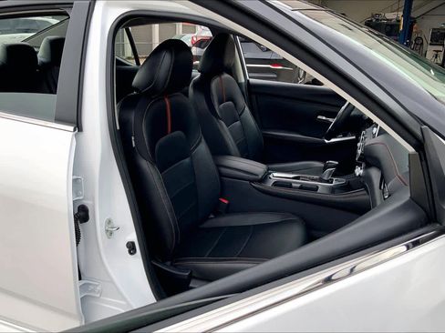 Used 2024 Nissan Sentra SR w/ SR Premium Package image 8