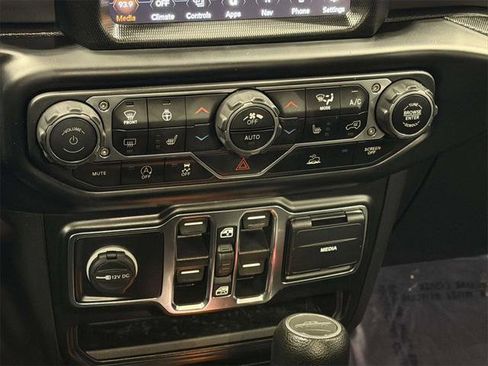 Certified 2022 Jeep Gladiator Willys image 17