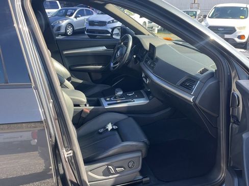 Used 2020 Audi Q5 2.0T Premium w/ Titanium Sport Package image 8