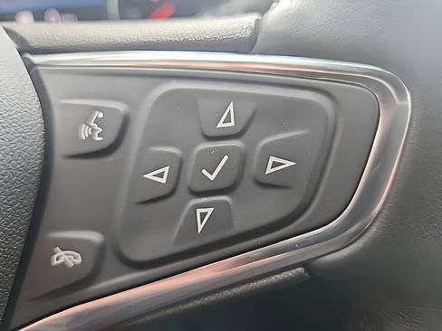 Used 2020 Chevrolet Equinox Premier image 19