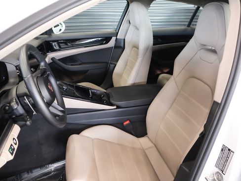Certified 2025 Porsche Panamera image 5