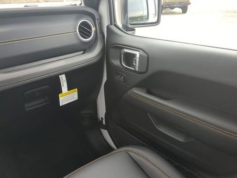 New 2026 Jeep Wrangler Unlimited Sahara AWD/4WD image 19