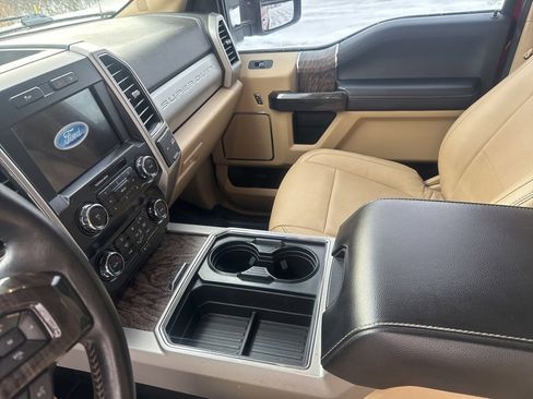 Used 2019 Ford F250 Lariat w/ Chrome Package image 17