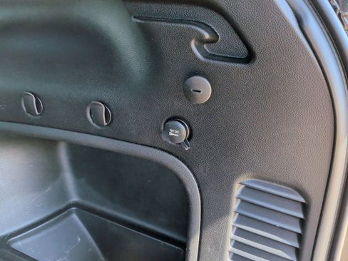 Used 2021 Jeep Grand Cherokee Laredo RWD image 38