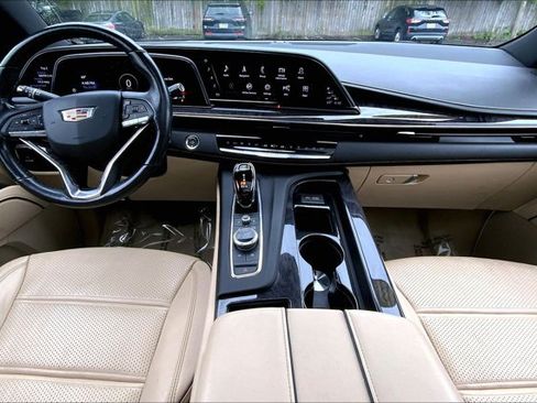 Used 2021 Cadillac Escalade Premium Luxury AWD/4WD image 15
