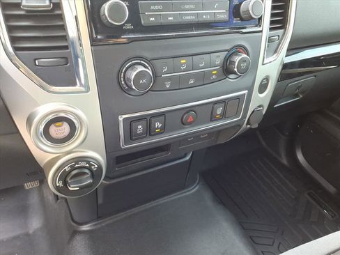 Used 2021 Nissan Titan SV AWD/4WD image 31