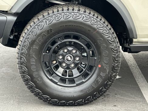 New 2026 Ford Bronco Badlands w/ Sasquatch Package AWD/4WD image 25