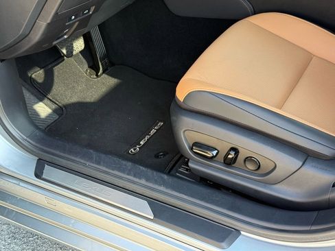 Certified 2025 Lexus ES 350 w/ Premium Package image 22