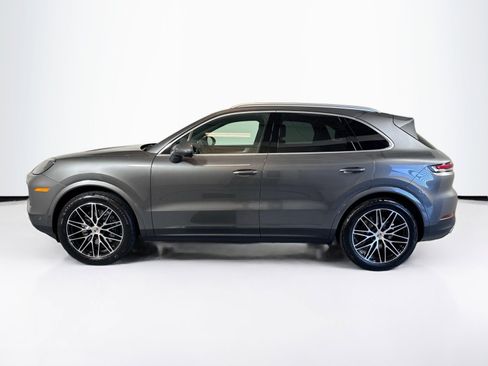Used 2025 Porsche Cayenne image 2