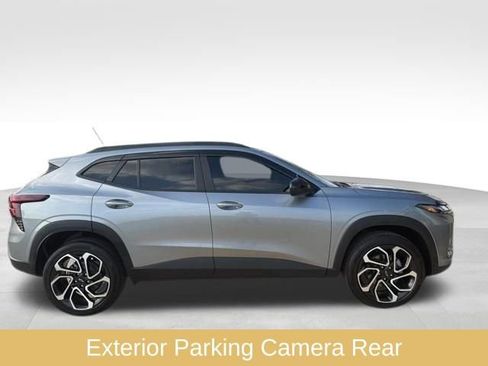 Used 2025 Chevrolet Trax RS w/ Driver Confidence Package image 8