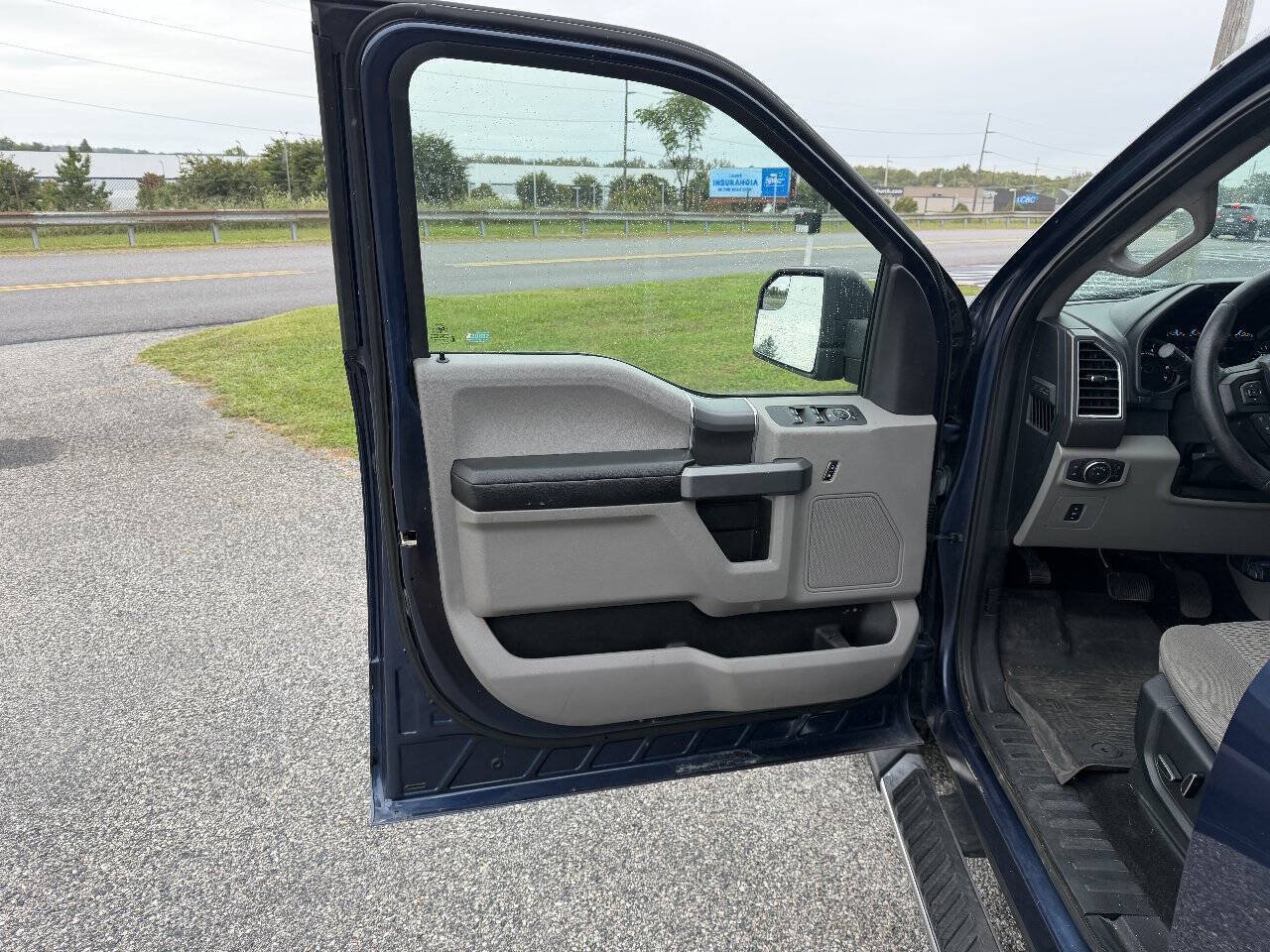 Used 2016 Ford F150 XLT w/ Equipment Group 302A Luxury AWD/4WD image 9