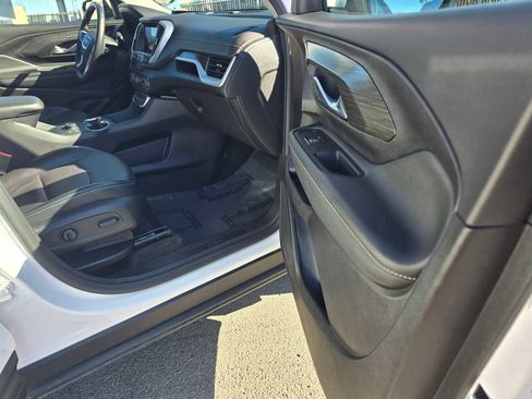 Used 2024 GMC Terrain SLT image 10