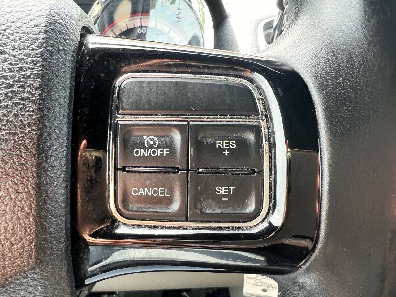 Used 2019 Dodge Grand Caravan SXT FWD image 19