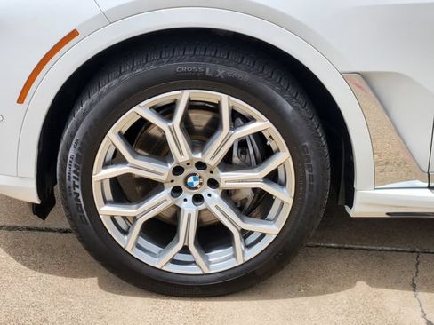Used 2025 BMW X7 xDrive40i AWD/4WD image 9