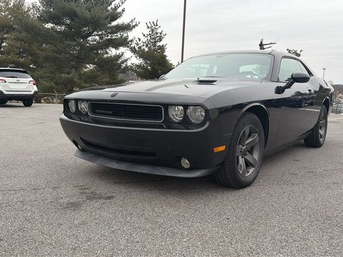 Used 2009 Dodge Challenger SE image 2