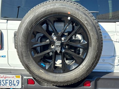 Used 2022 Jeep Wrangler Unlimited Sahara w/ Cold Weather Group image 10