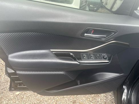 Used 2019 Toyota C-HR XLE FWD image 12