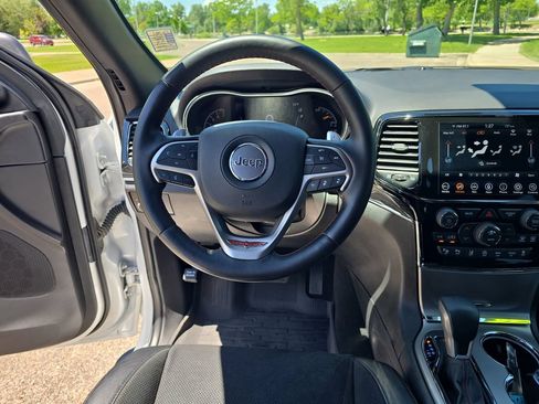 Used 2021 Jeep Grand Cherokee Trailhawk AWD/4WD image 15