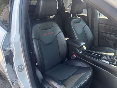 Used 2025 Jeep Compass Trailhawk image 35