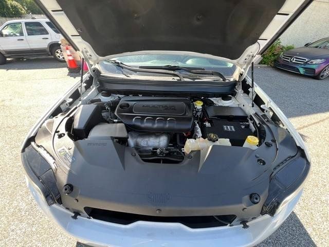 Used 2019 Jeep Cherokee Latitude Plus w/ Cold Weather Group AWD/4WD image 29