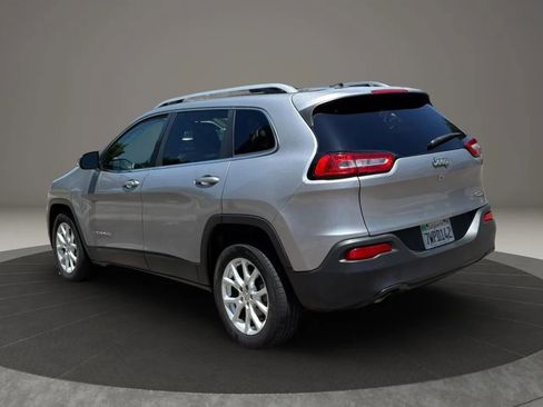 Used 2017 Jeep Cherokee Latitude FWD image 8