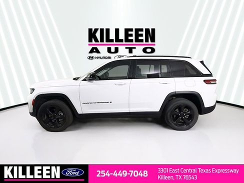 Used 2023 Jeep Grand Cherokee Limited w/ Black Appearance Package image 4