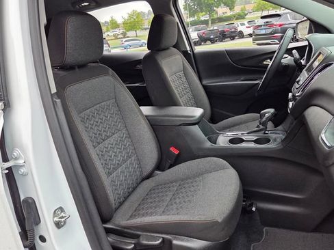 Used 2024 Chevrolet Equinox LT FWD image 18