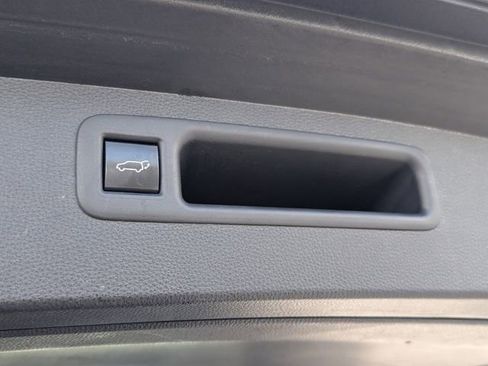 Used 2022 Toyota Highlander XLE image 14