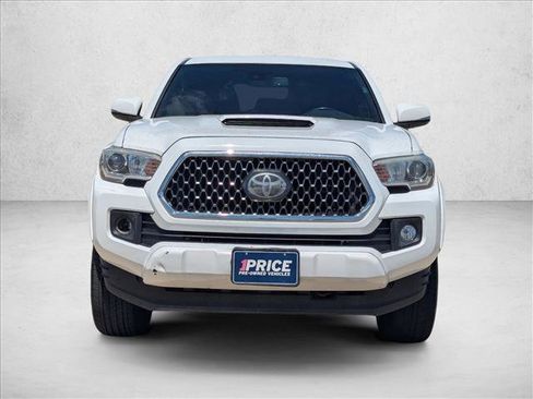 Used 2018 Toyota Tacoma TRD Sport w/ Technology Package image 2