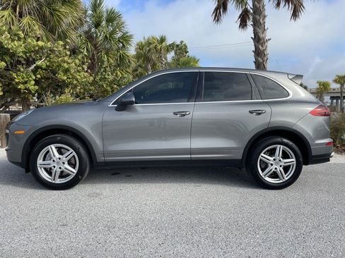 Used 2017 Porsche Cayenne Platinum Edition image 3