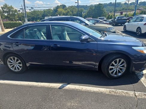 Used 2017 Toyota Camry XLE w/ Moonroof Package FWD image 7