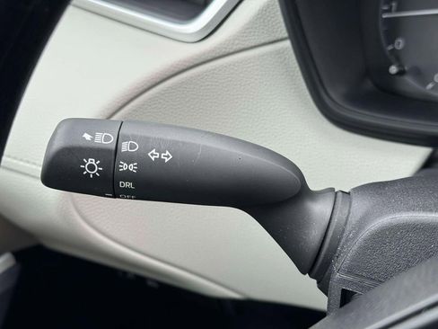 Used 2024 Toyota Corolla Cross L image 19