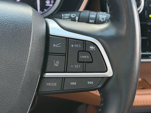Used 2022 Toyota Highlander Platinum FWD image 26