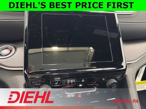 New 2025 Jeep Grand Cherokee Altitude w/ Trailer Tow Package image 28