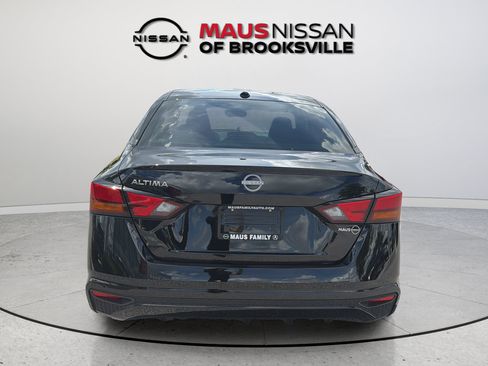 Certified 2025 Nissan Altima 2.5 S FWD image 9