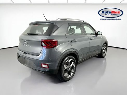 Used 2023 Hyundai Venue SEL image 2